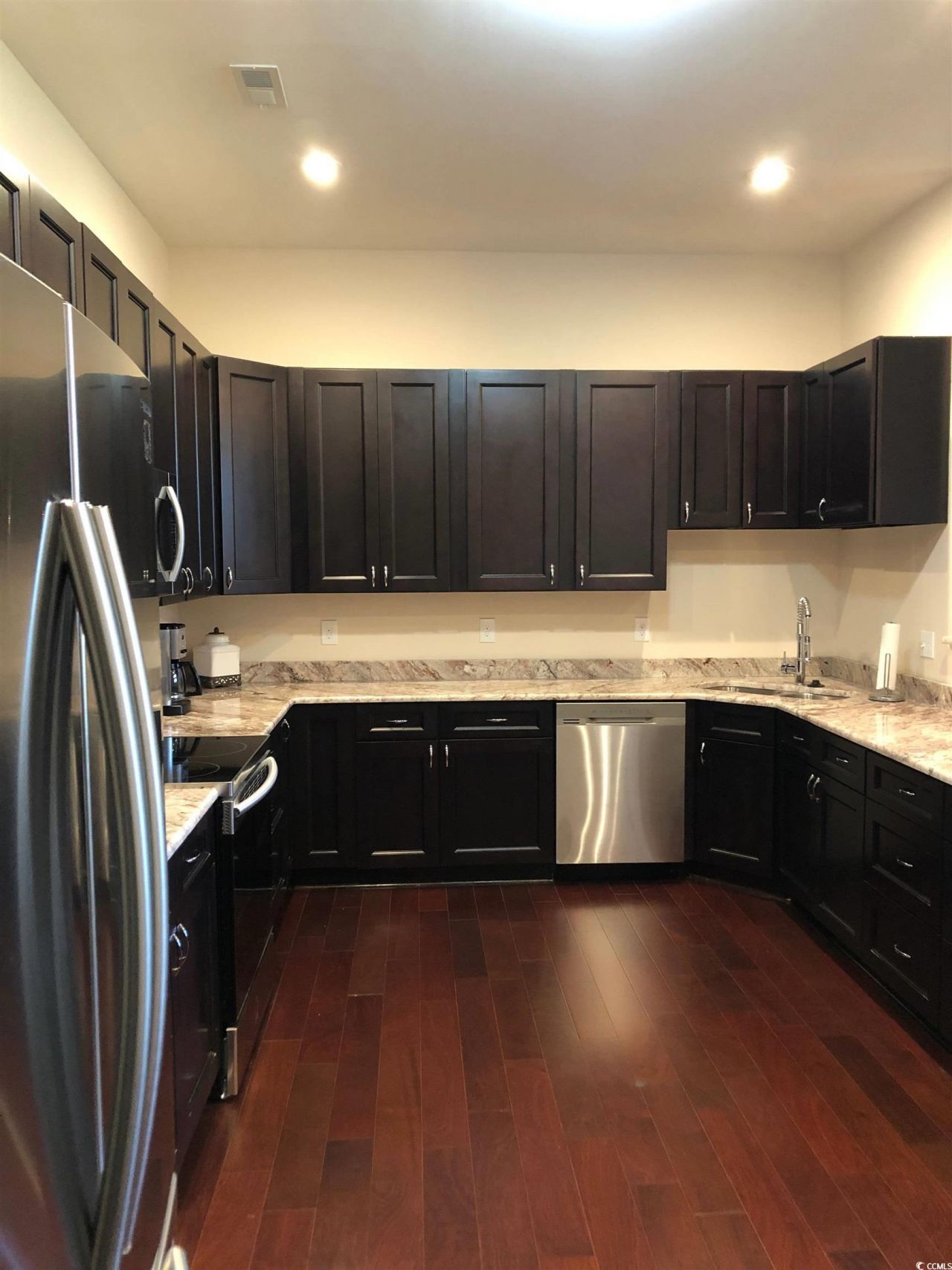 866 Brenda Pl. Photo 34