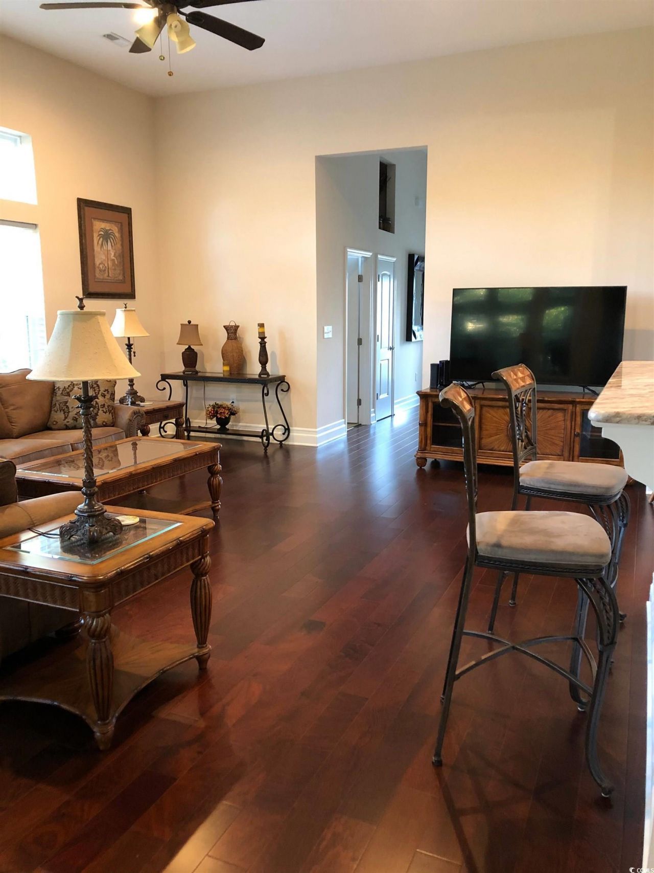 866 Brenda Pl. Photo 4