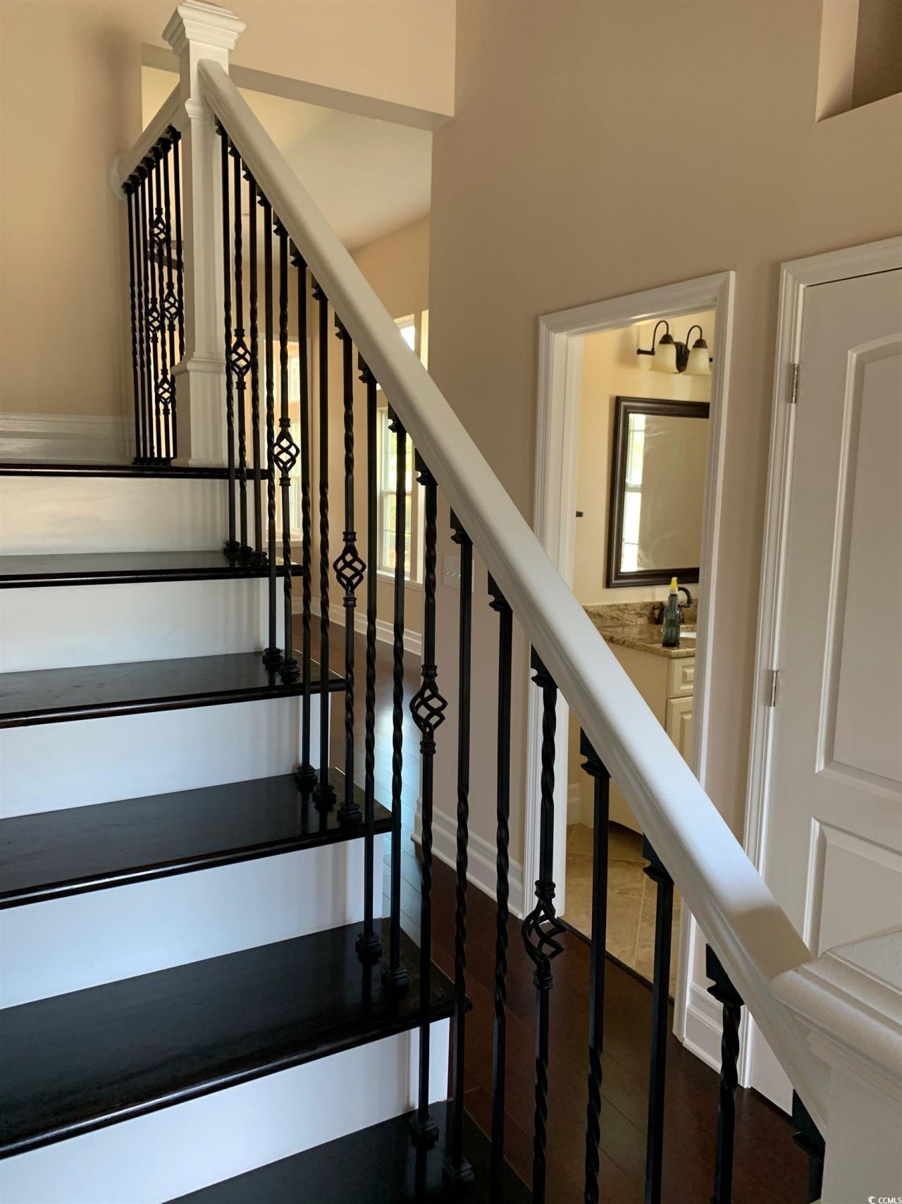 866 Brenda Pl. Photo 6