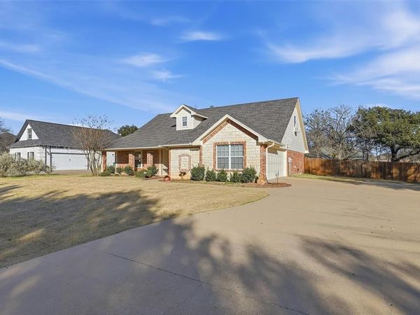 3207 Crossbridge Circle, Granbury, TX 76049