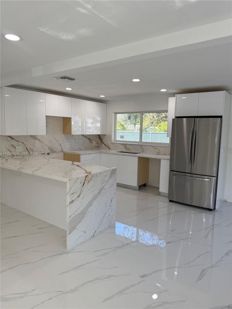 6091 SW 64th Ter, South Miami, FL 33143 Photo