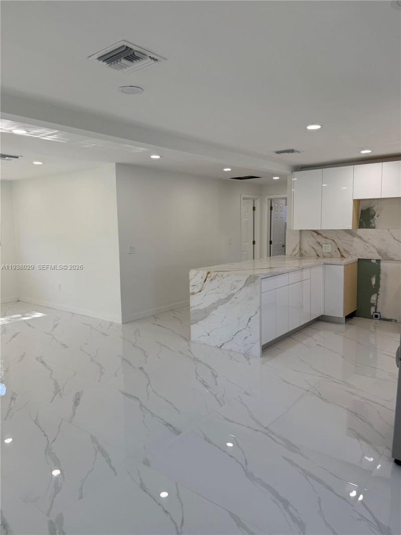 6091 SW 64th Ter, South Miami, FL 33143 Photo