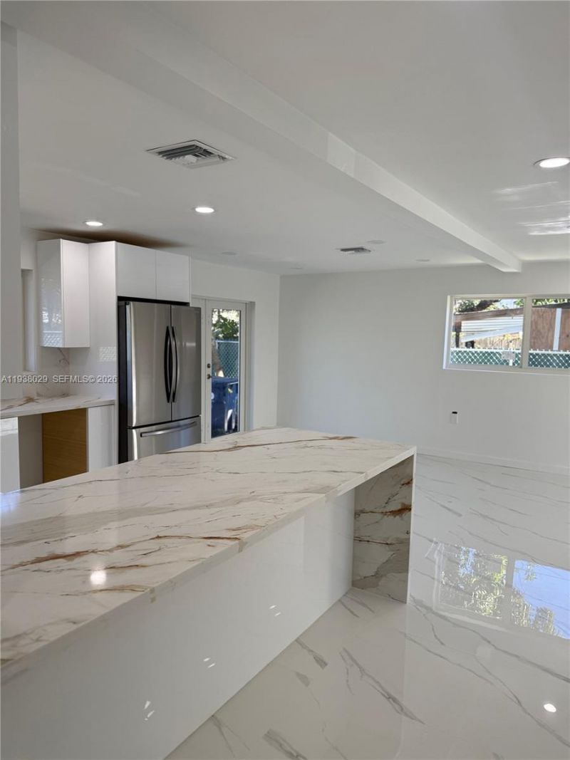 6091 SW 64th Ter, South Miami, FL 33143 Photo