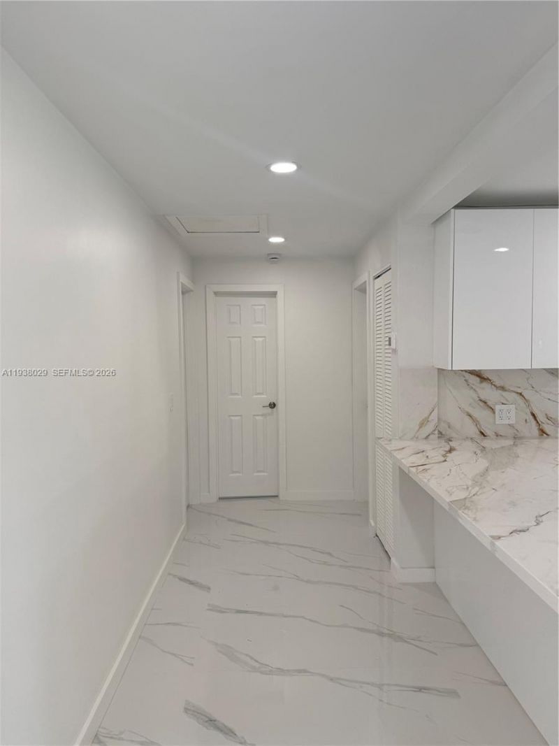 6091 SW 64th Ter, South Miami, FL 33143 Photo