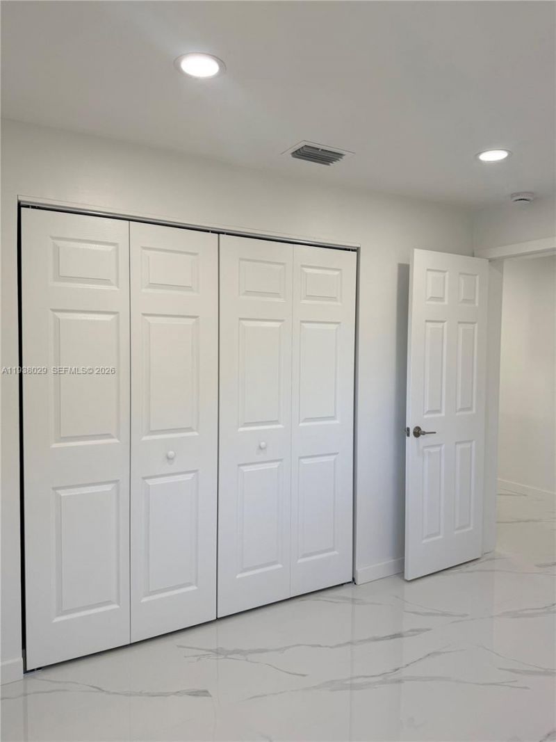 6091 SW 64th Ter, South Miami, FL 33143 Photo