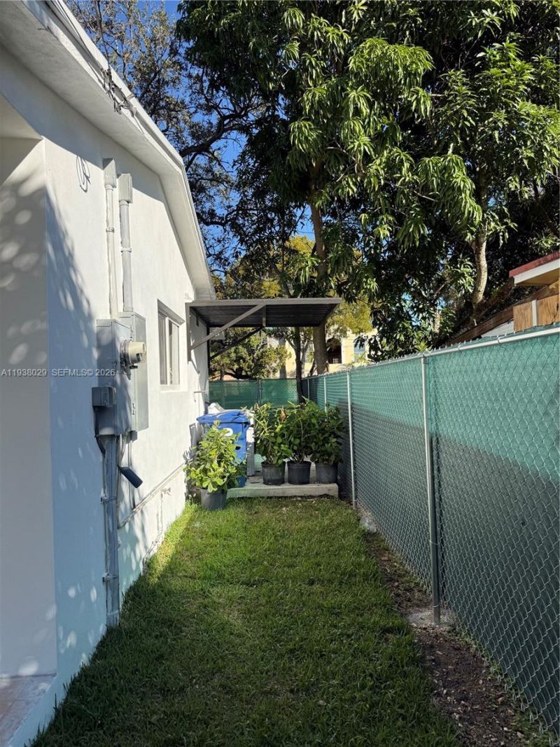 6091 SW 64th Ter, South Miami, FL 33143 Photo