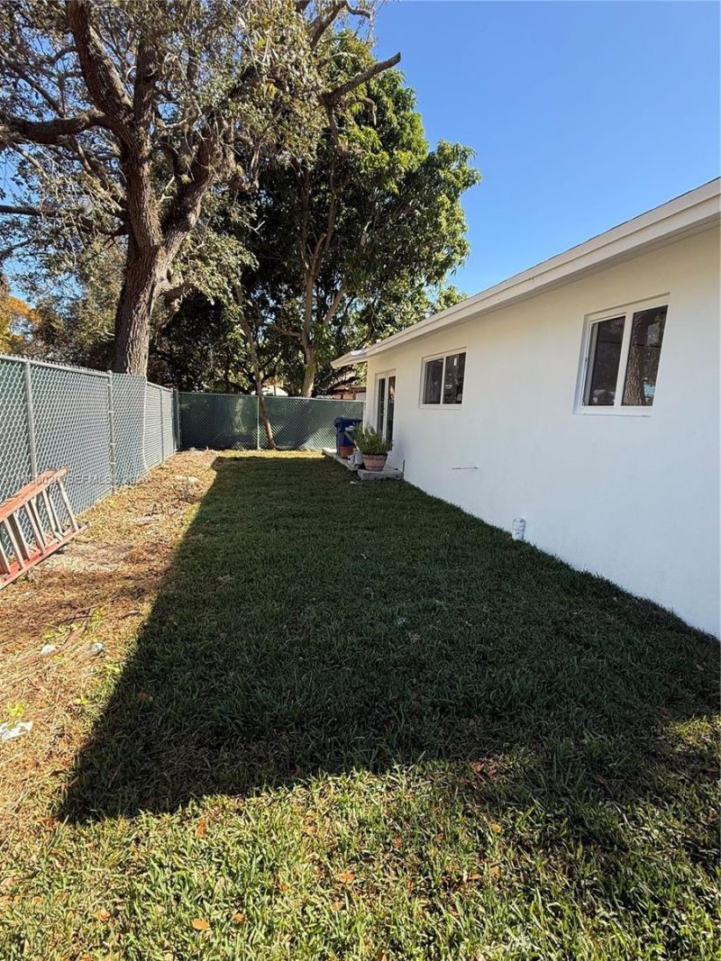 6091 SW 64th Ter, South Miami, FL 33143 Photo