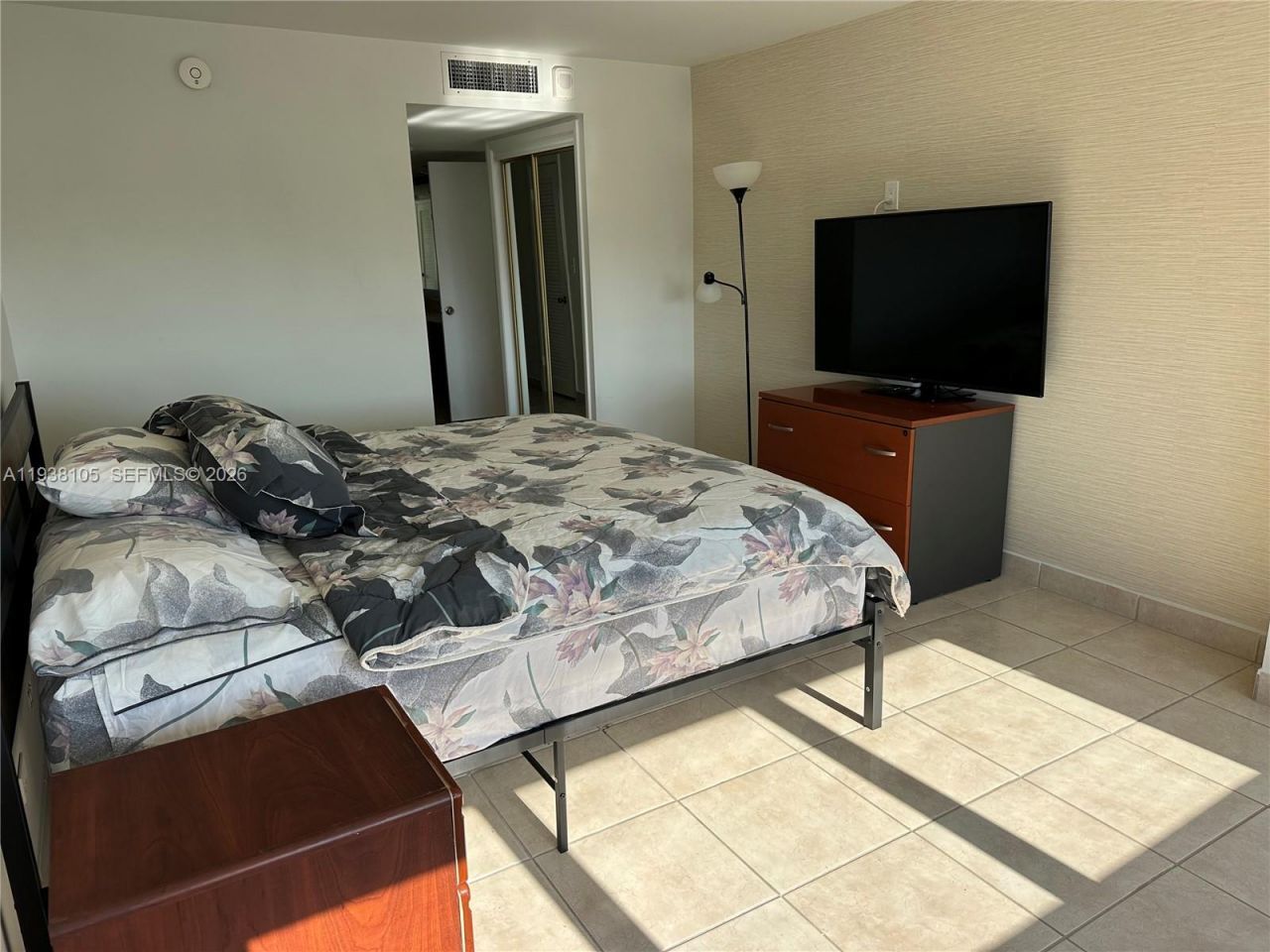 6039 Collins Ave, Unit 1434, Miami Beach, FL 33140 Photo