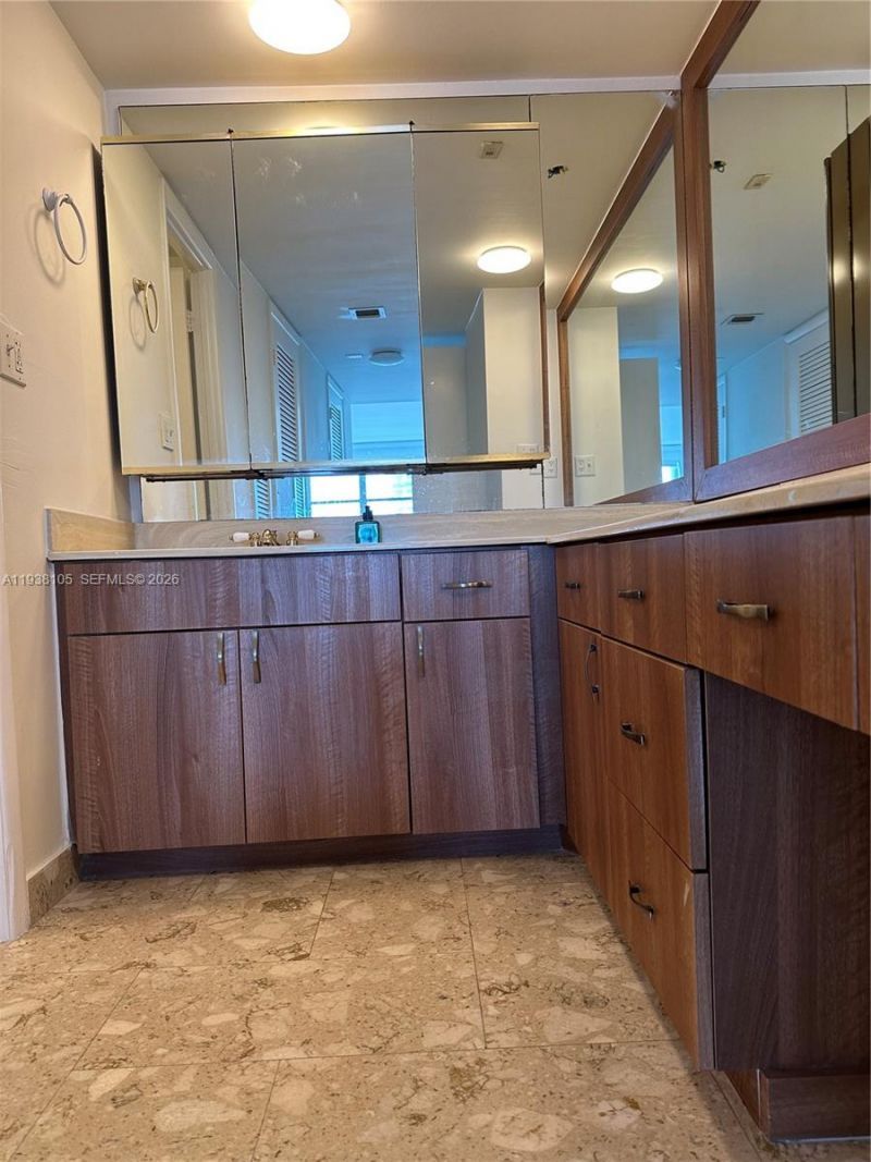 6039 Collins Ave, Unit 1434, Miami Beach, FL 33140 Photo