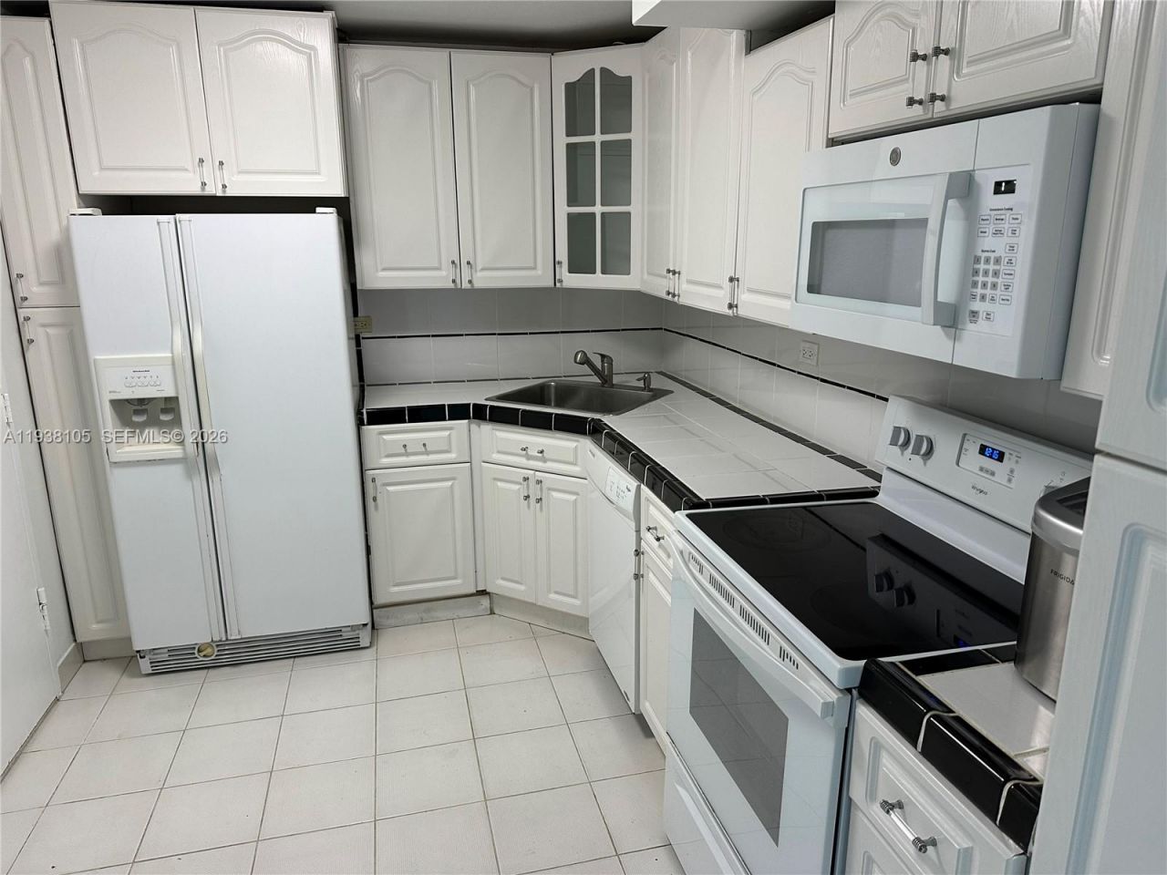 6039 Collins Ave, Unit 1434, Miami Beach, FL 33140 Photo