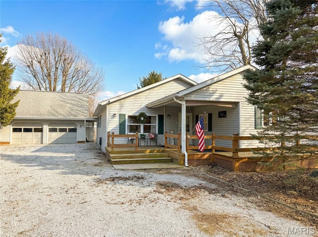 611 Harrington Street, Carlinville, IL 62626 Main Photo