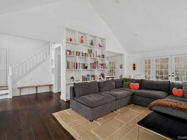 1008 Middle Line Hwy, Sag Harbor, NY 11963