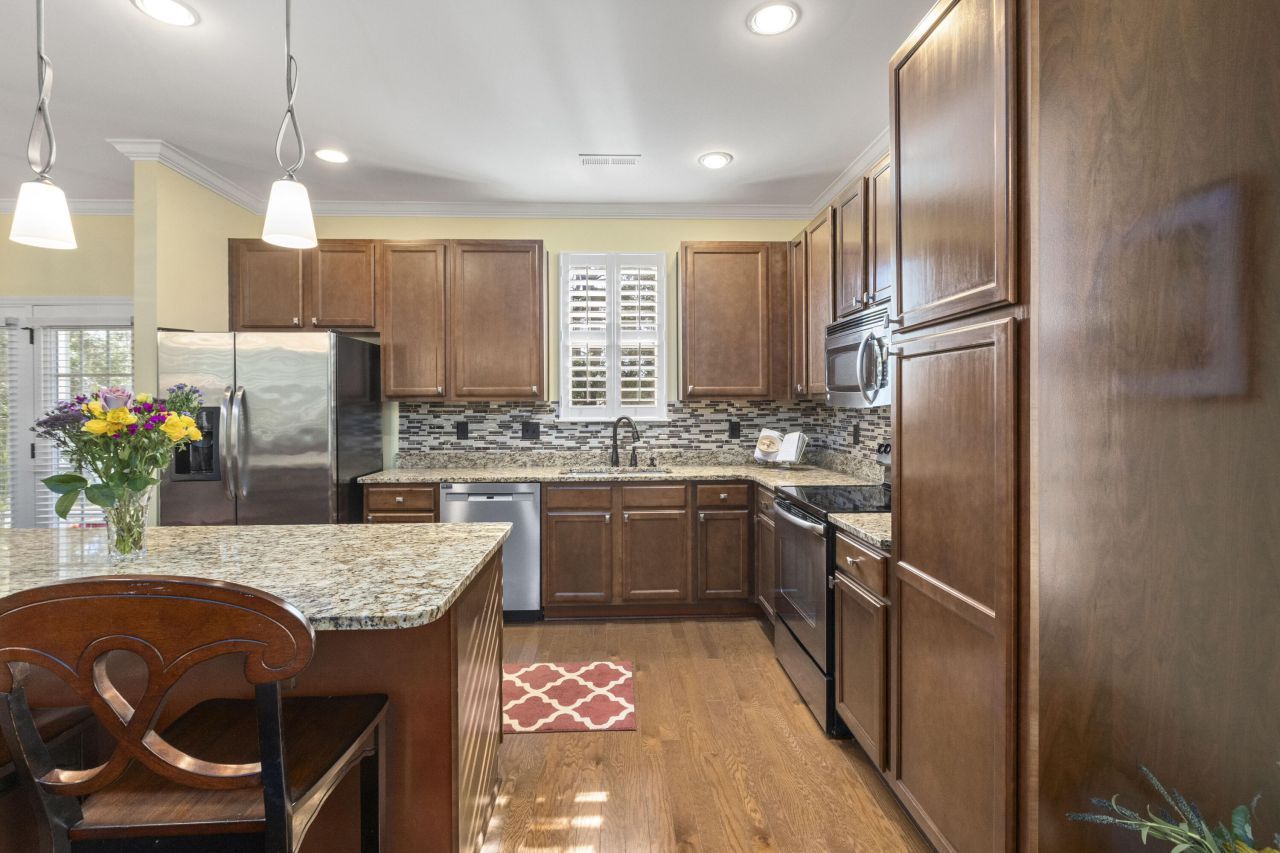 135 Larissa Drive Photo 11