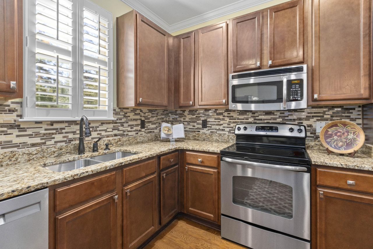 135 Larissa Drive Photo 13