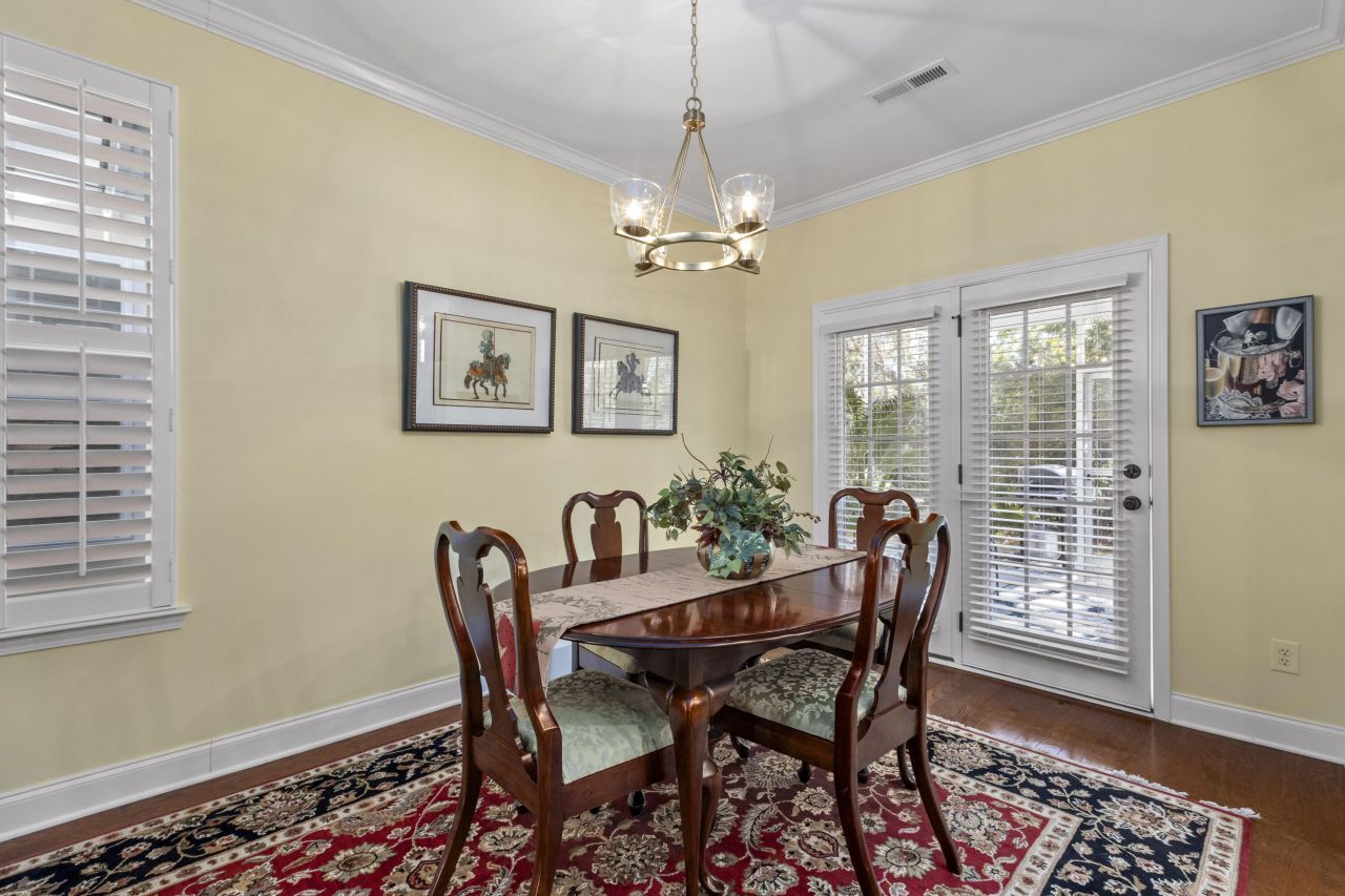 135 Larissa Drive Photo 15