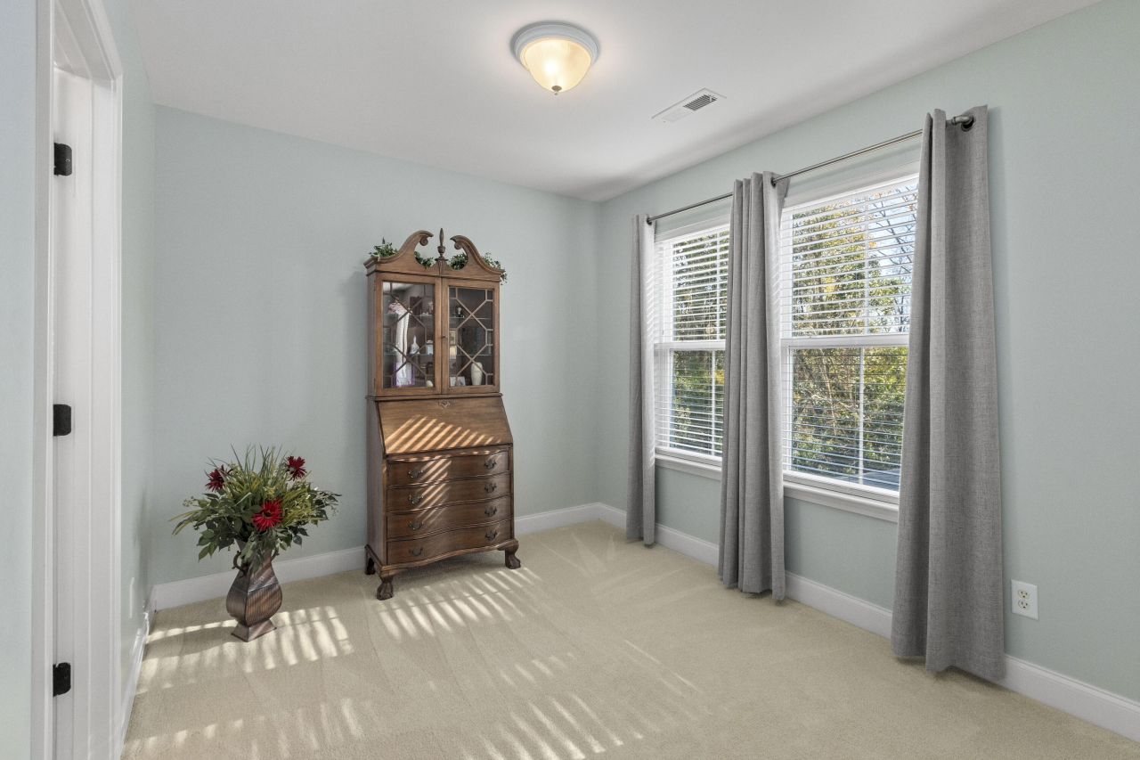 135 Larissa Drive Photo 23