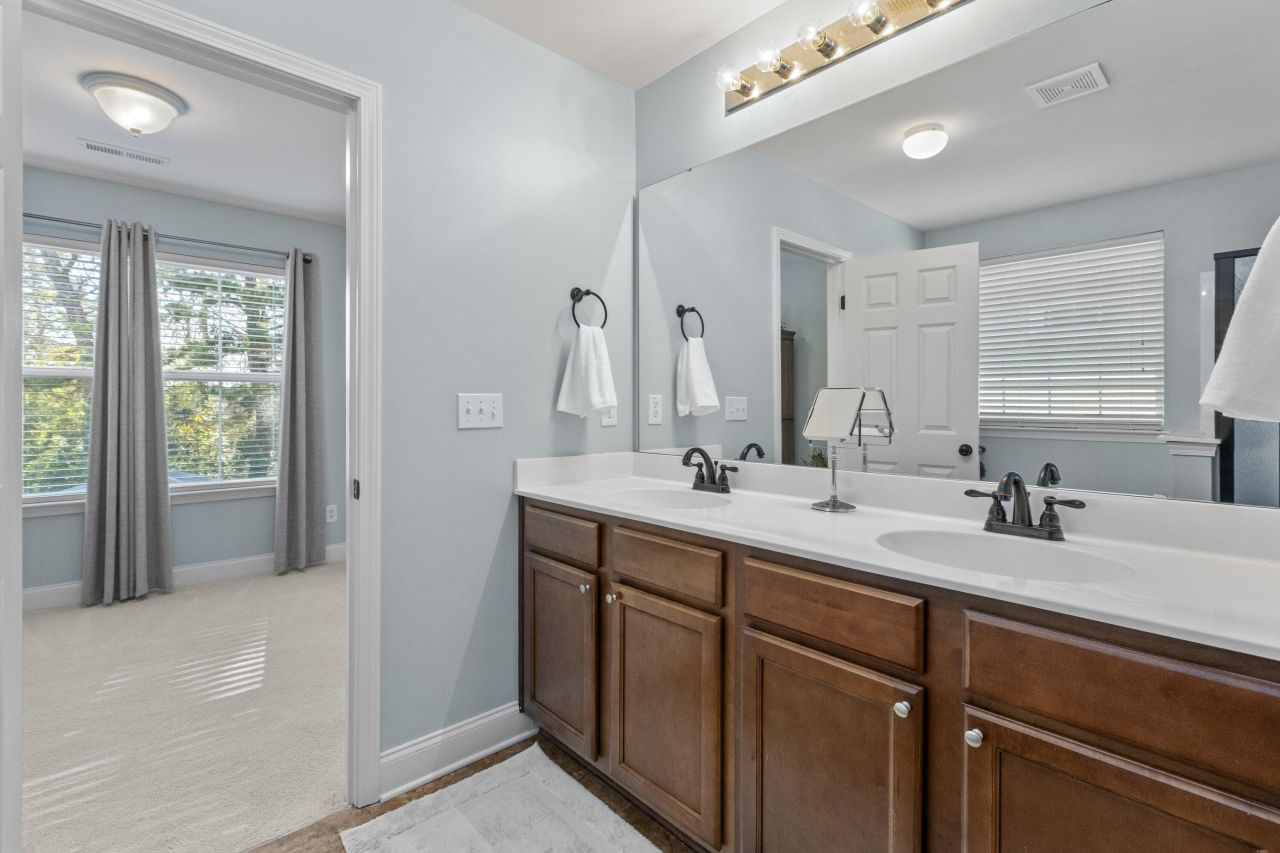 135 Larissa Drive Photo 25