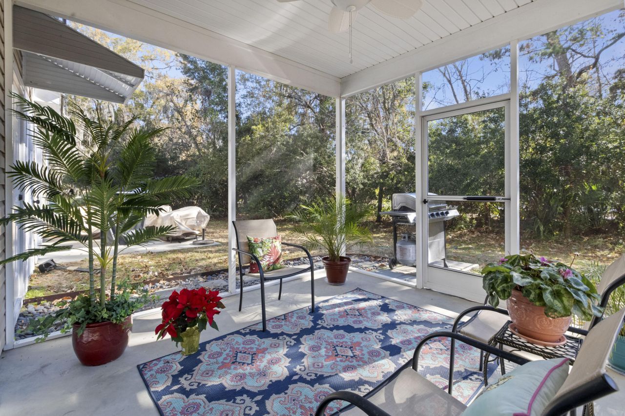 135 Larissa Drive Photo 38