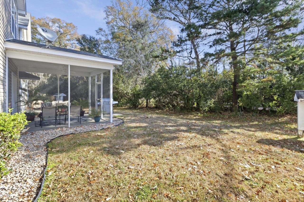 135 Larissa Drive Photo 41