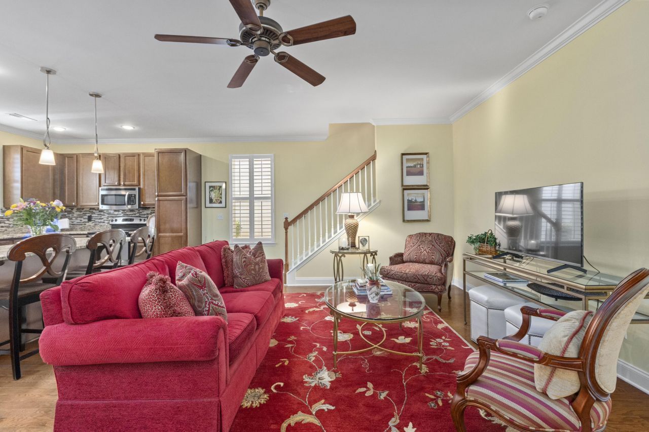 135 Larissa Drive Photo 6