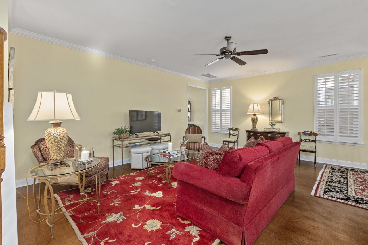 135 Larissa Drive Photo 8