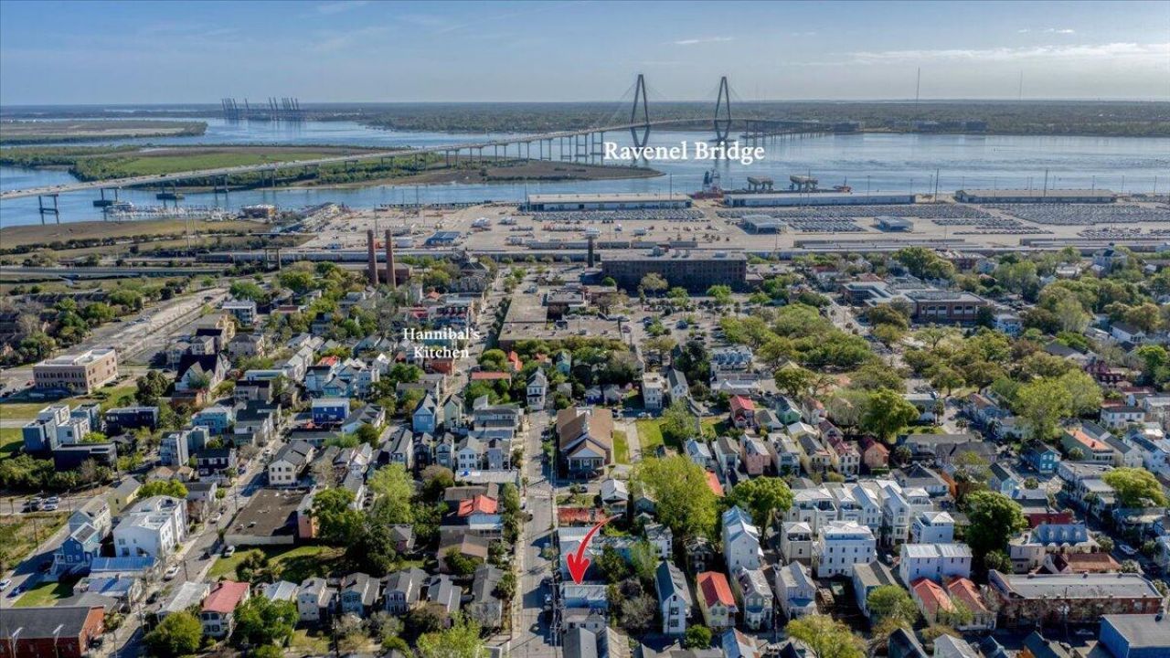 21 Line Street Photo 13