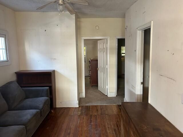 21 Line Street Photo 4