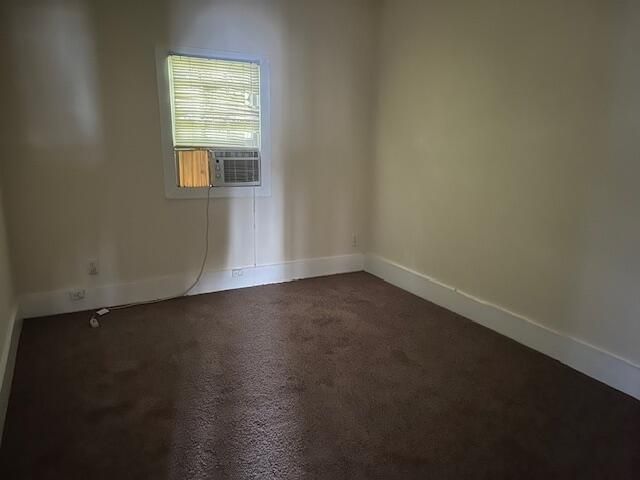 21 Line Street Photo 6