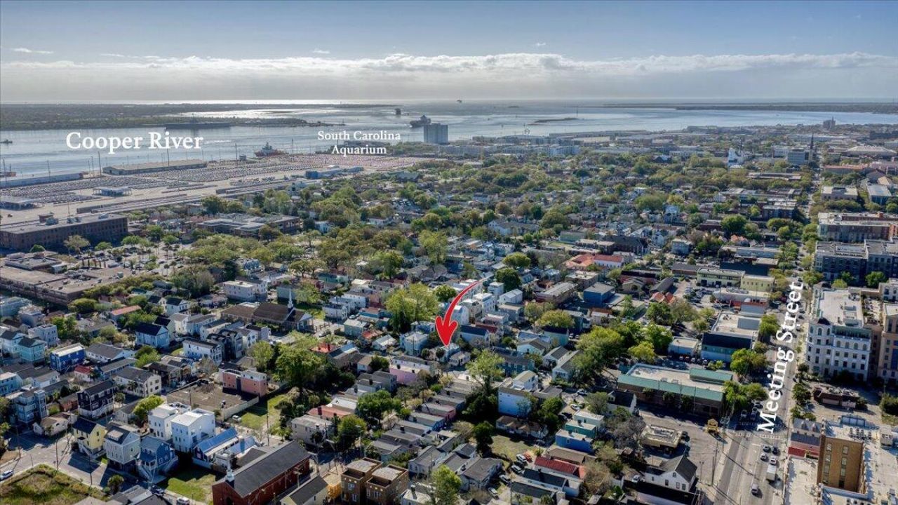 21 Line Street Photo 8