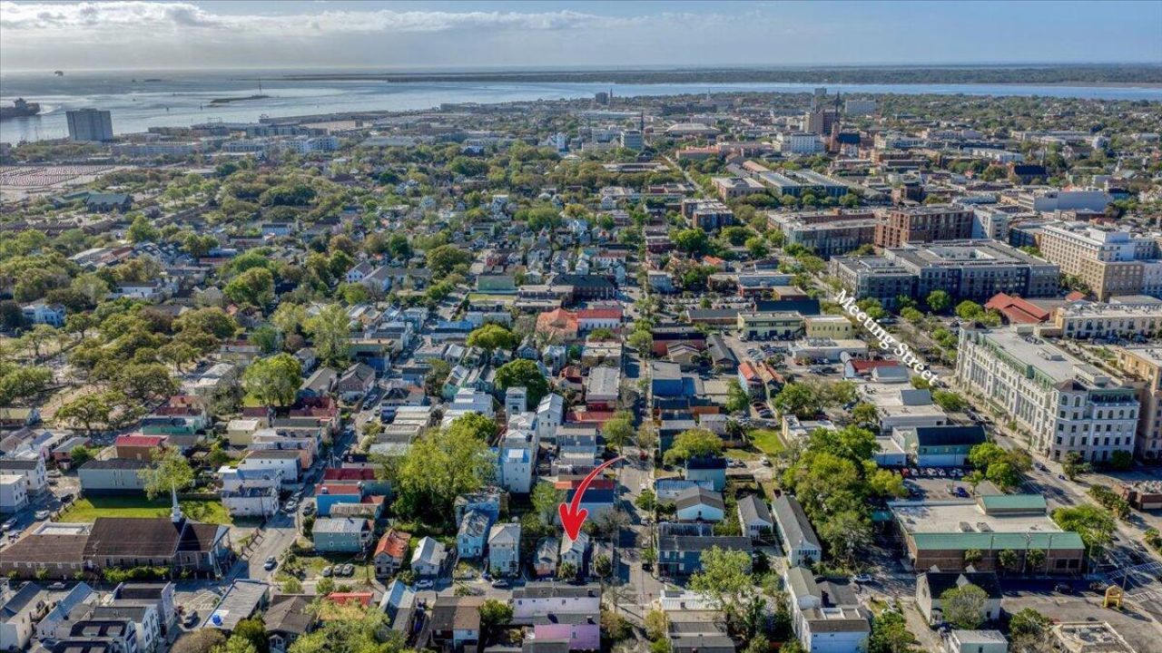 21 Line Street Photo 9