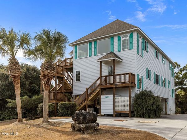101 Shipwreck Lane E, Emerald Isle, NC 28594