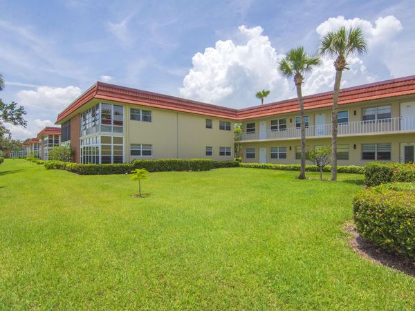69 Royal Oak Court, Unit 105, Vero Beach, FL 32962