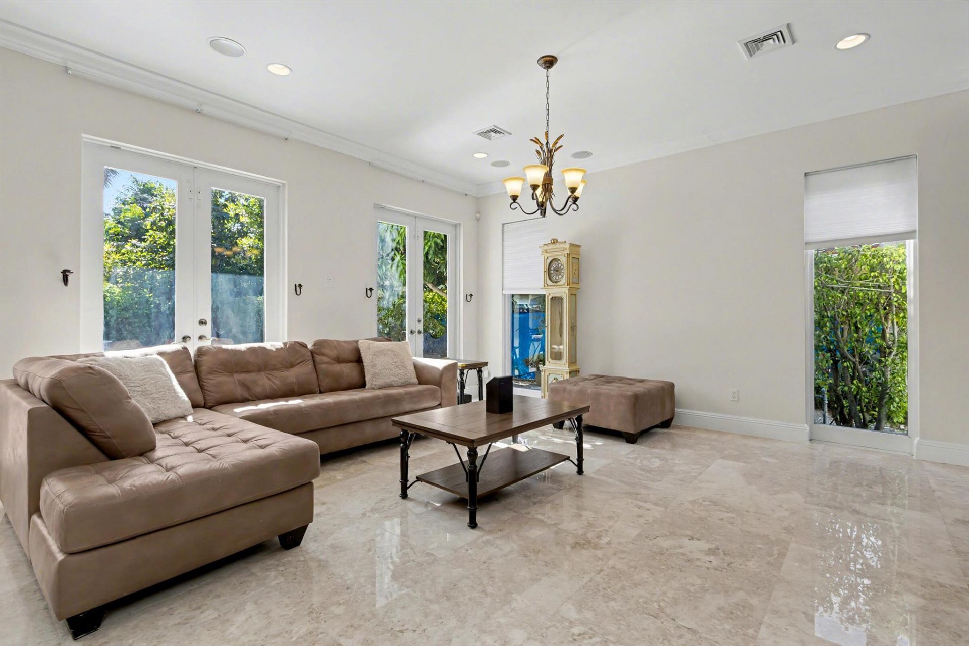 860 E Park Drive, Boca Raton, FL 33432 Photo