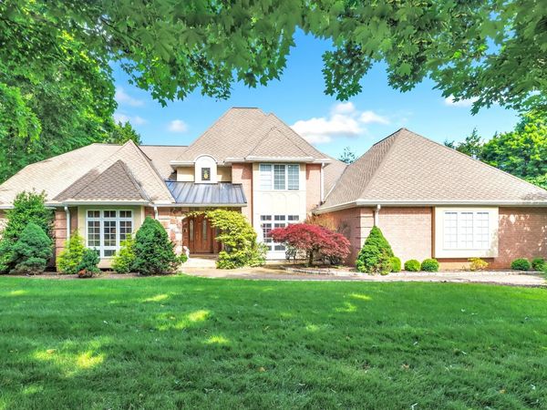 24 Brierwood, Orange, CT 06477