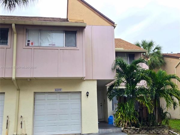 8209 NW 8th St, Unit 1, Plantation, FL 33324