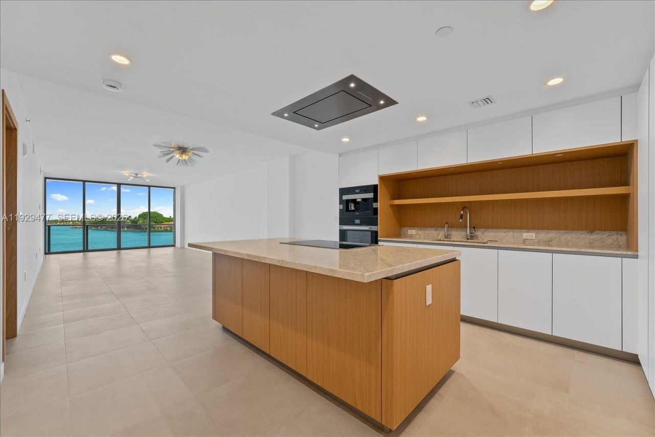 1135 103 St, Unit 403, Bay Harbor Islands, FL 33154 Photo