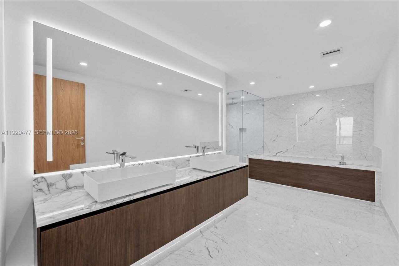 1135 103 St, Unit 403, Bay Harbor Islands, FL 33154 Photo