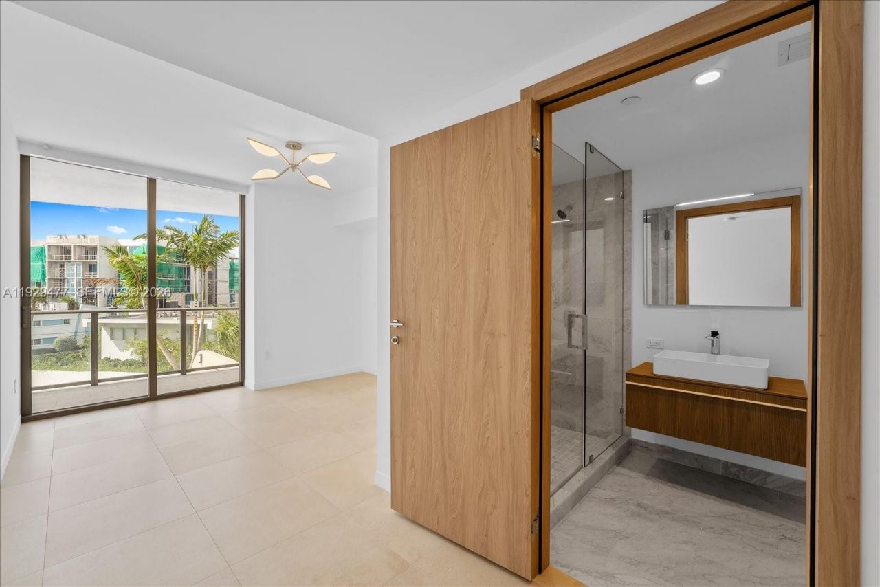 1135 103 St, Unit 403, Bay Harbor Islands, FL 33154 Photo