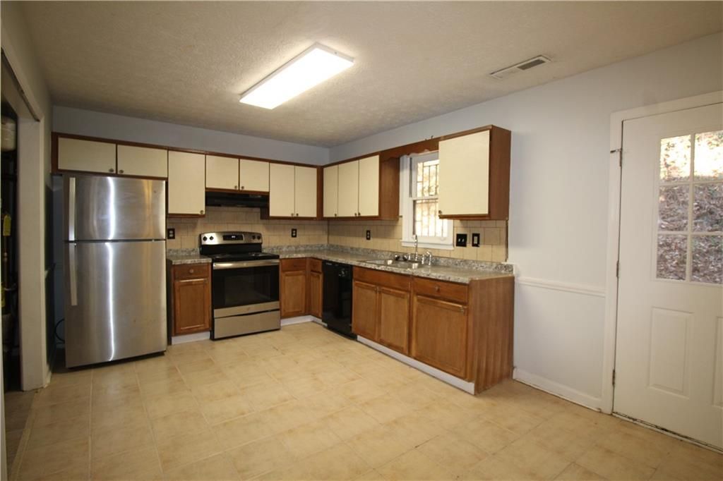 4438 Coopers Creek Drive Se, Smyrna, GA 30082 Main Photo