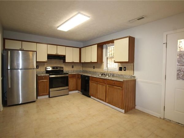 4438 Coopers Creek Drive SE, Smyrna, GA 30082