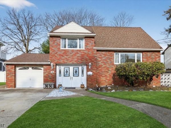 66 Jamros Ter, Saddle Brook, NJ 07663