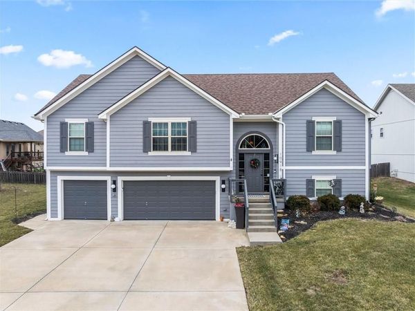 10918 N Richmond Avenue, Kansas City, MO 64157