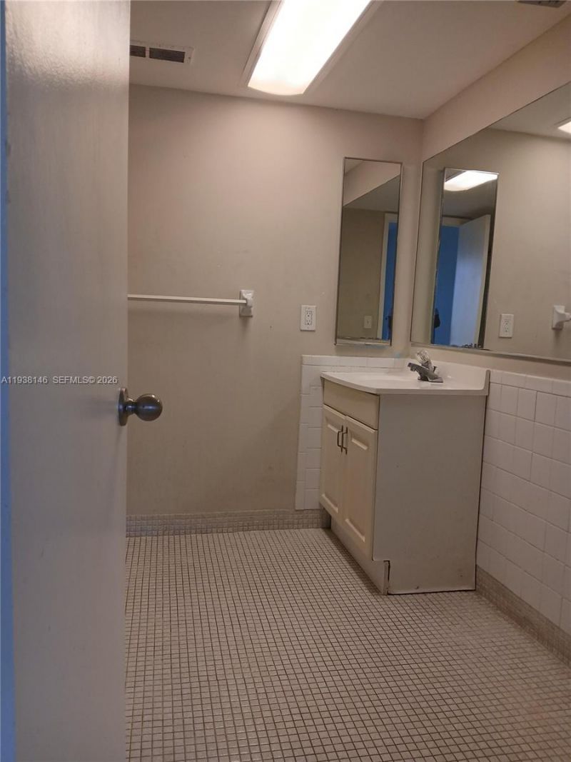 5950 Del Lago Cir, Unit 112, Sunrise, FL 33313 Photo