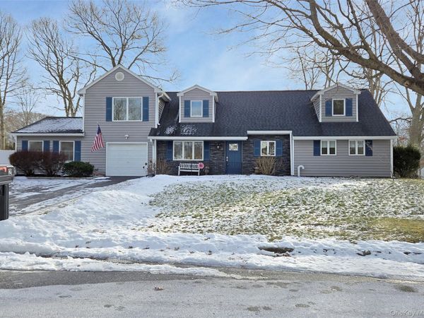 2 Franklin Street, Coram, NY 11727