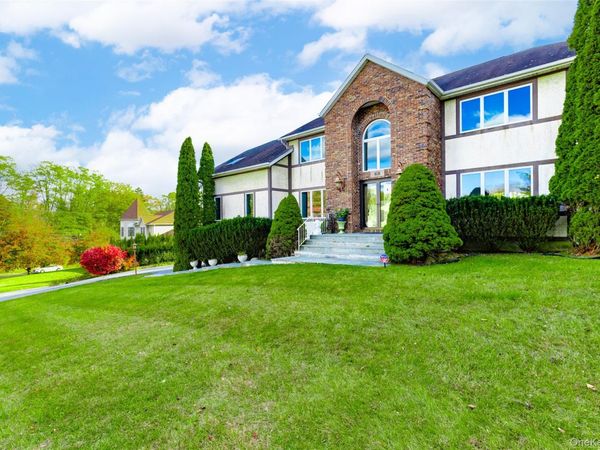 13 Mesa Place, Nanuet, NY 10954