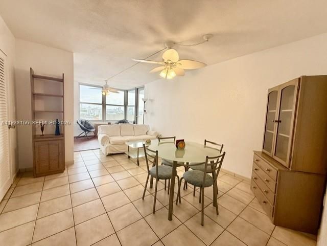 2899 Collins, Unit 1114, Miami Beach, FL 33140 Photo