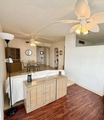 2899 Collins, Unit 1114, Miami Beach, FL 33140 Photo