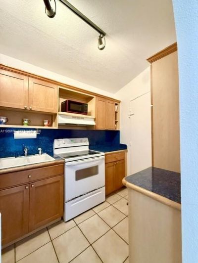2899 Collins, Unit 1114, Miami Beach, FL 33140 Photo