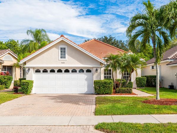 568 SW New Castle Cove, Port St. Lucie, FL 34986