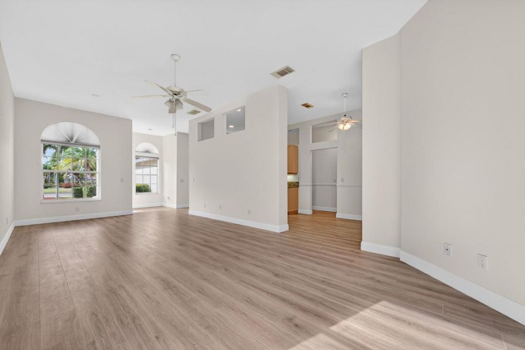 568 SW New Castle Cove, Port Saint Lucie, FL 34986 Photo